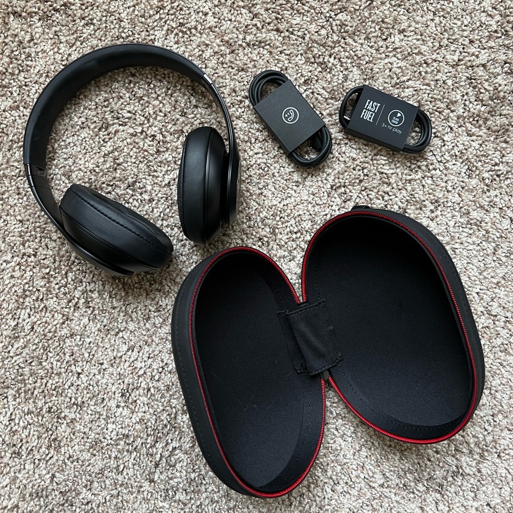 BARELY USED Beats Studio 3 Black Noise Cancelling Headphones